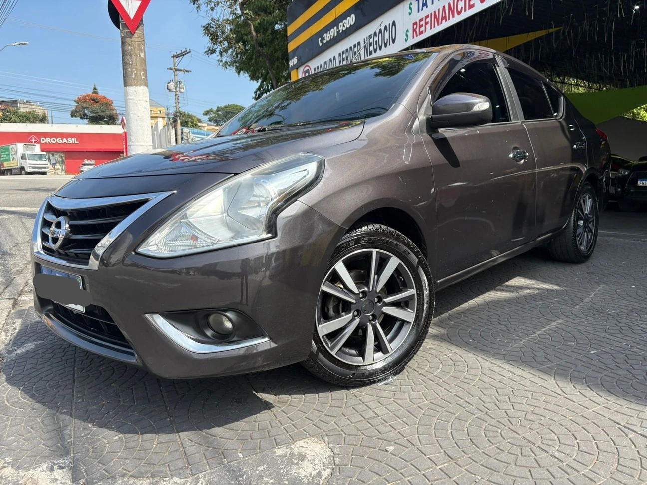 NISSAN VERSA