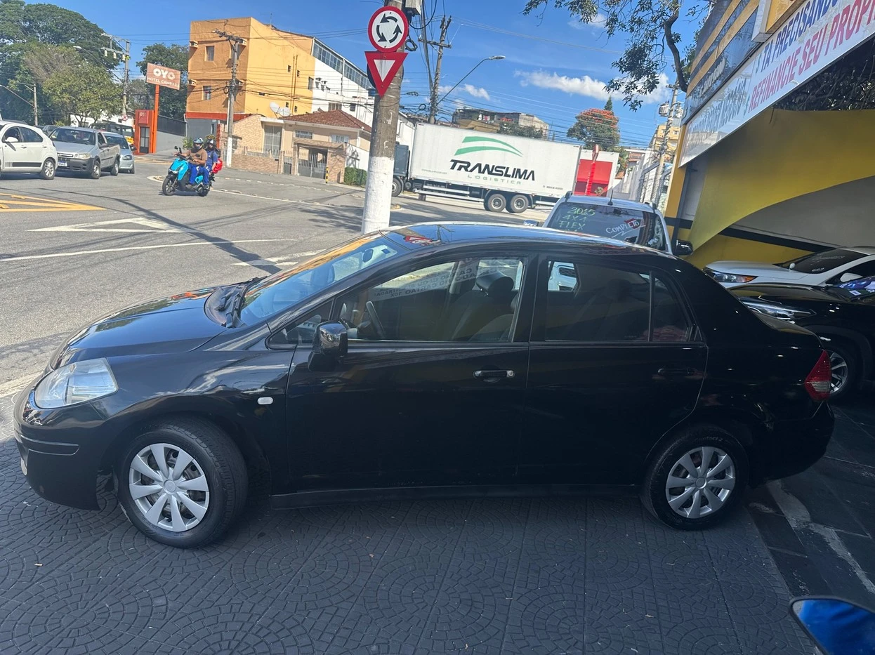 NISSAN TIIDA