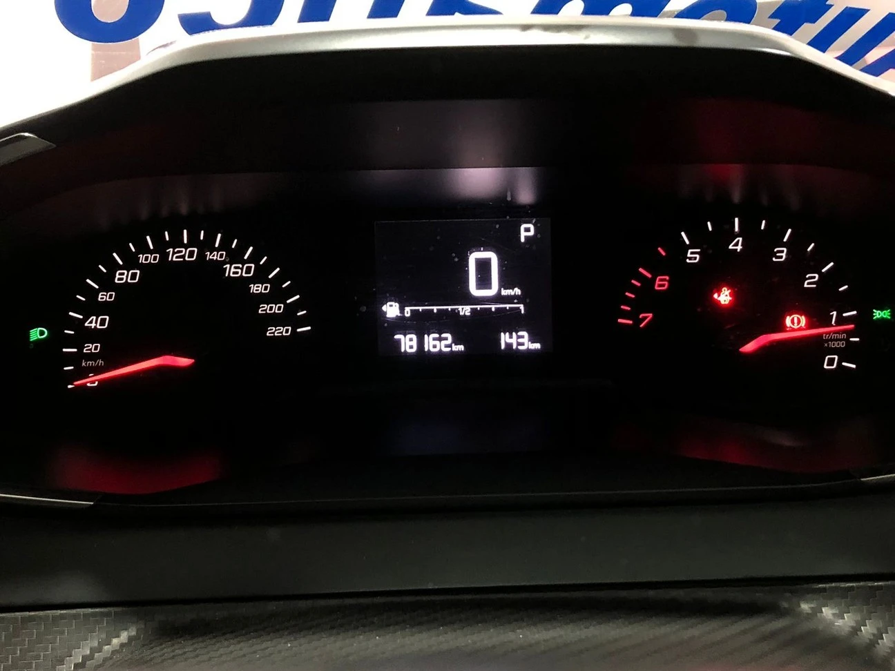 PEUGEOT 208