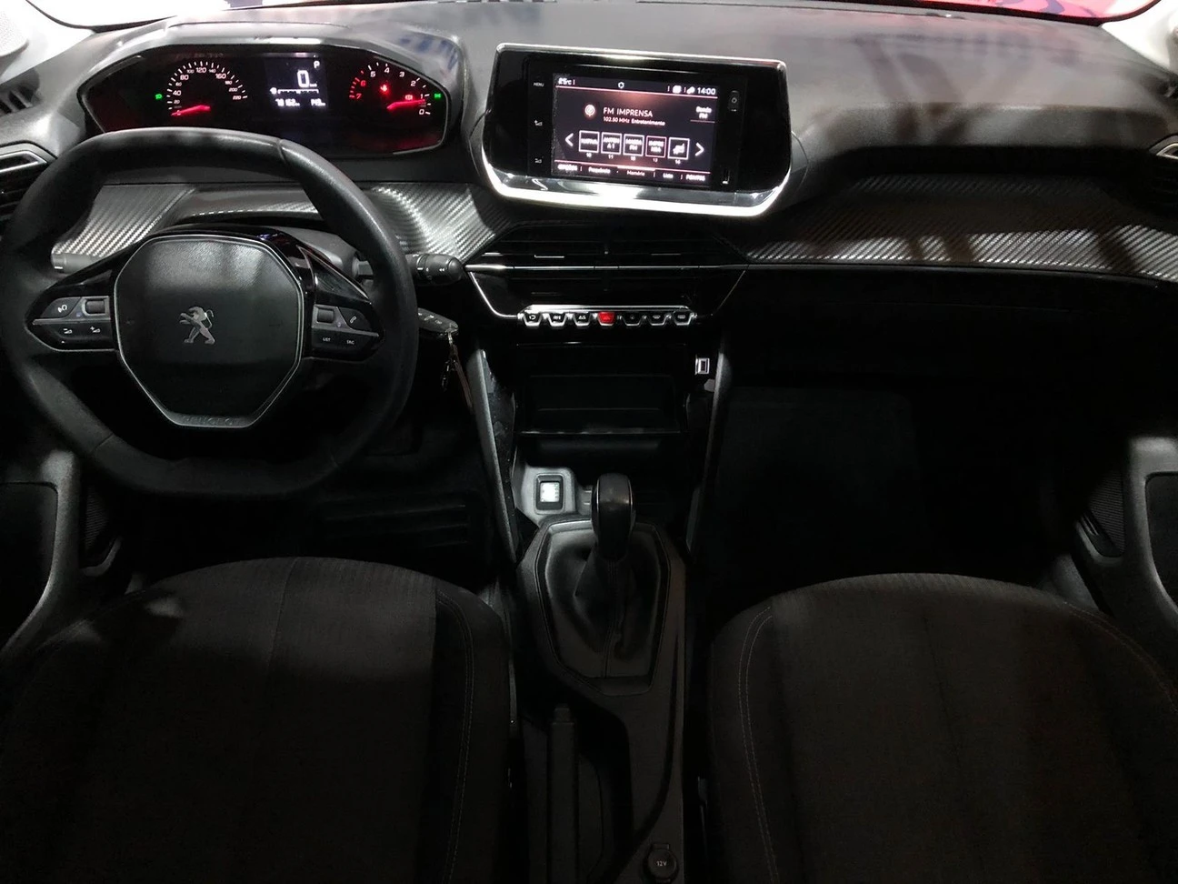 PEUGEOT 208