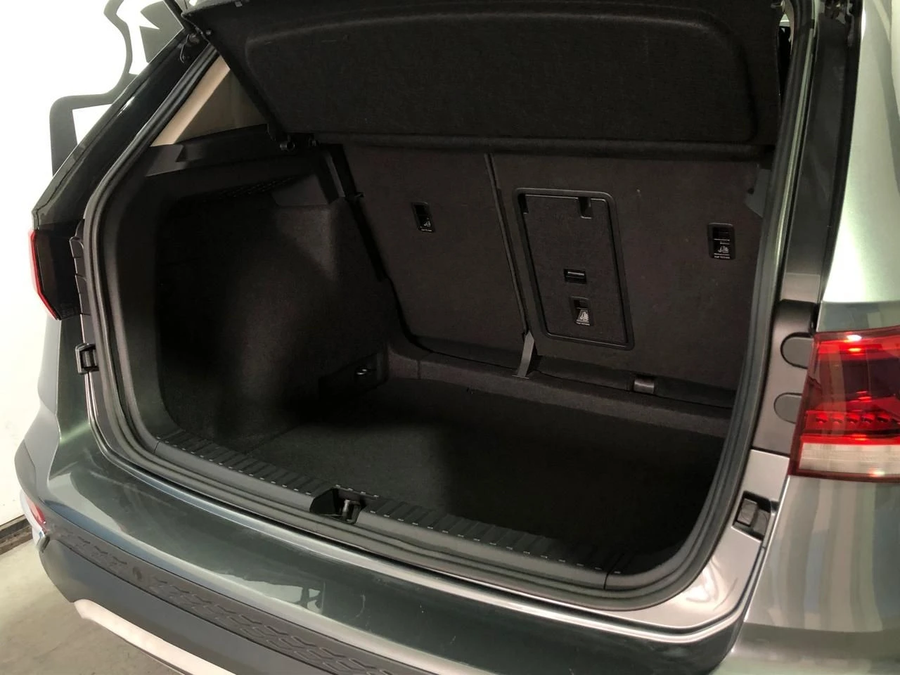 VOLKSWAGEN TAOS