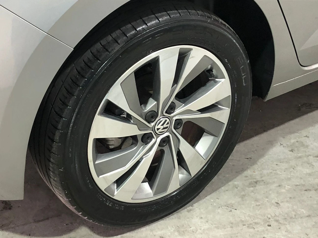 VOLKSWAGEN POLO