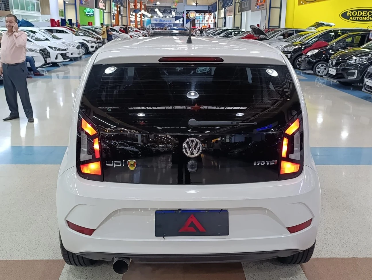 VOLKSWAGEN UP