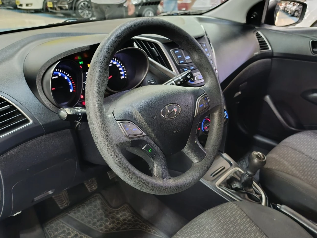 HYUNDAI HB20
