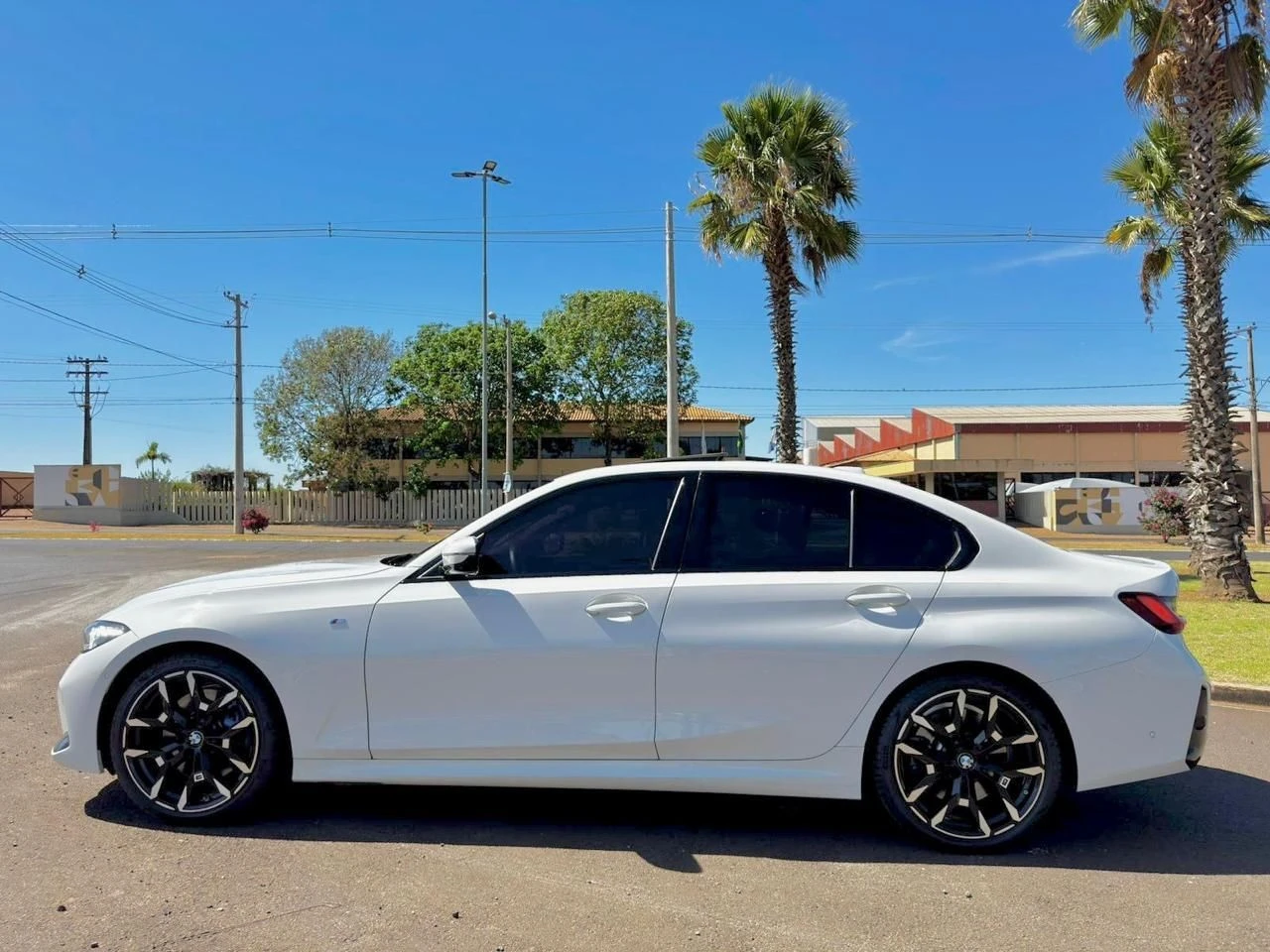 BMW 320i