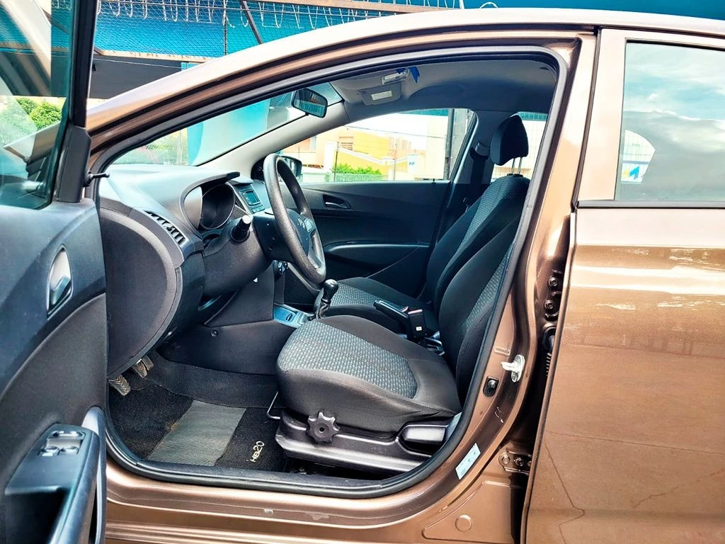 HYUNDAI HB20