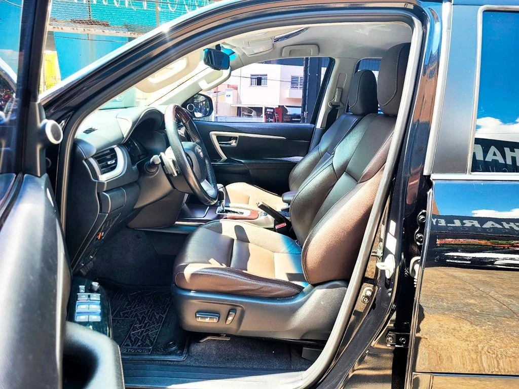 TOYOTA HILUX SW4