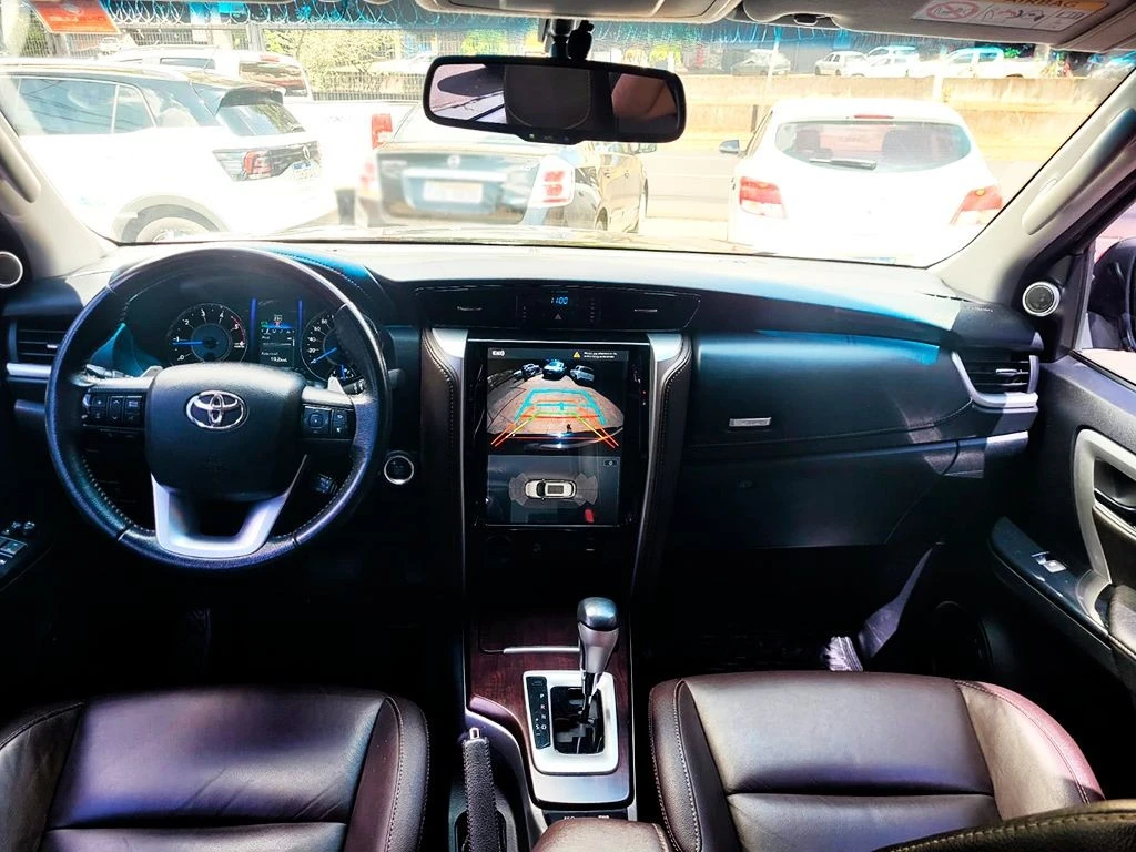 TOYOTA HILUX SW4