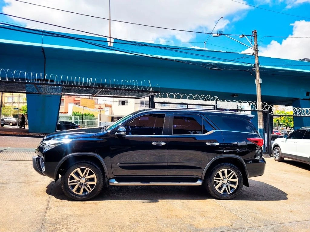 TOYOTA HILUX SW4