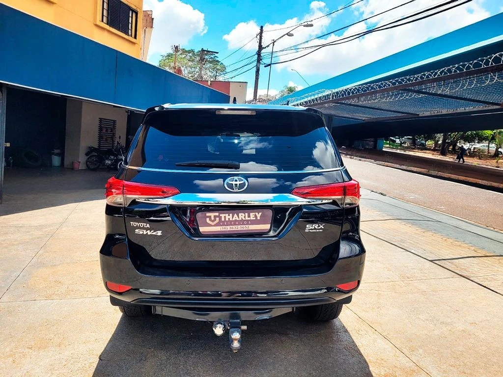 TOYOTA HILUX SW4