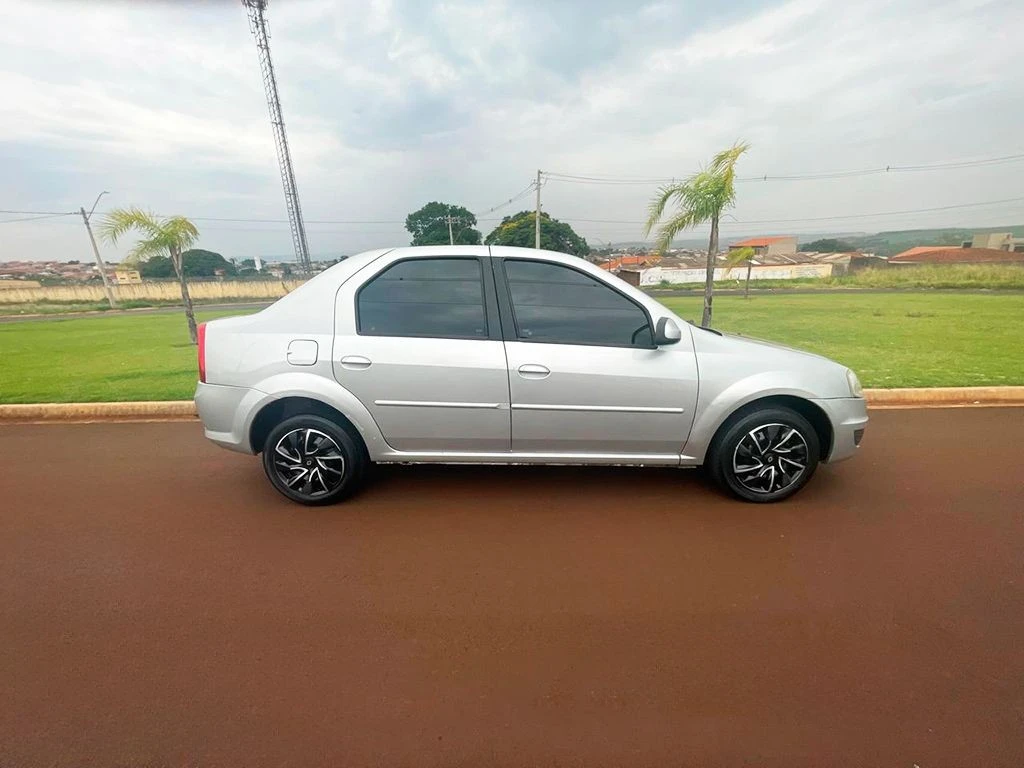 RENAULT LOGAN