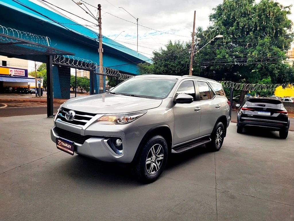 TOYOTA HILUX SW4