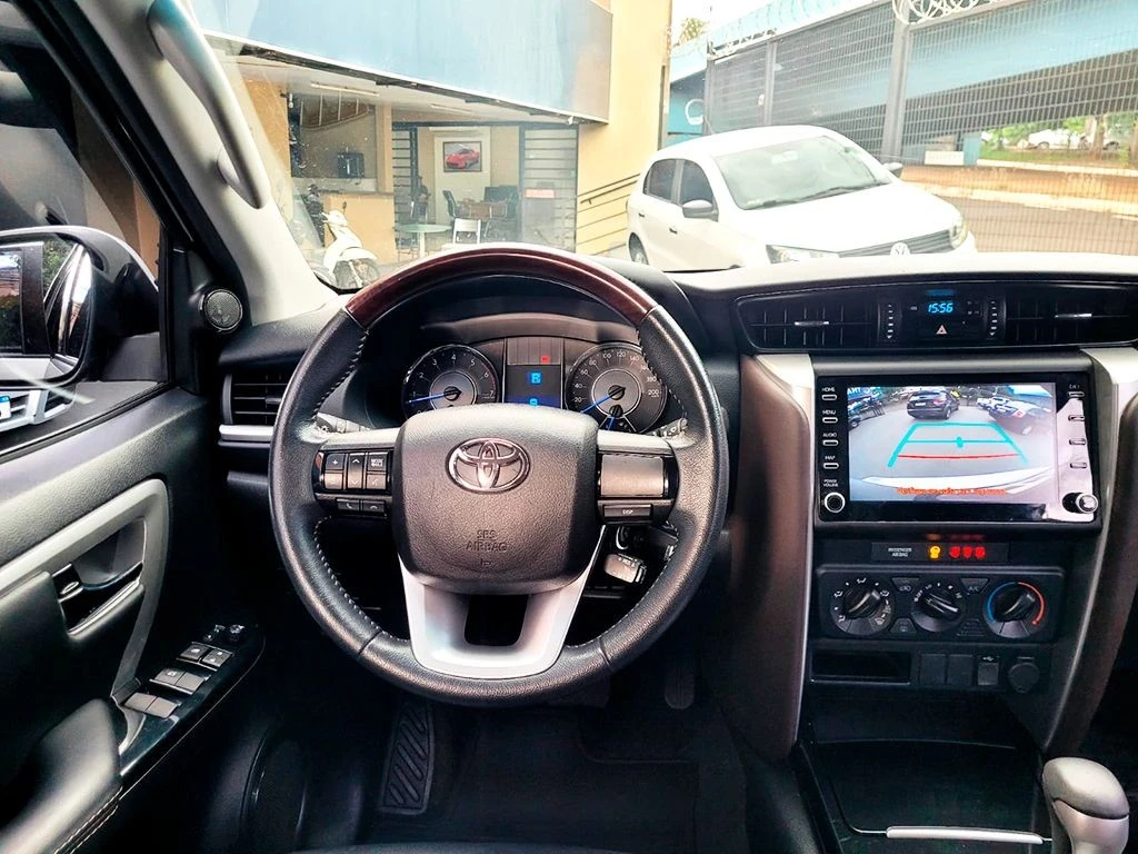 TOYOTA HILUX SW4