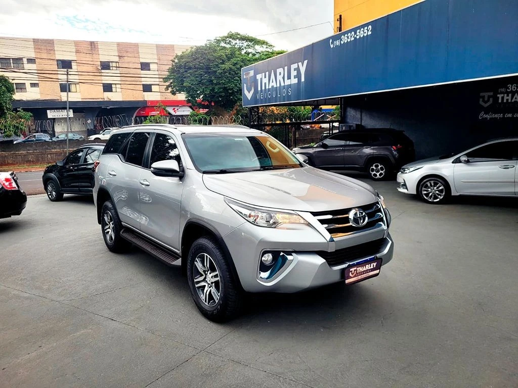 TOYOTA HILUX SW4