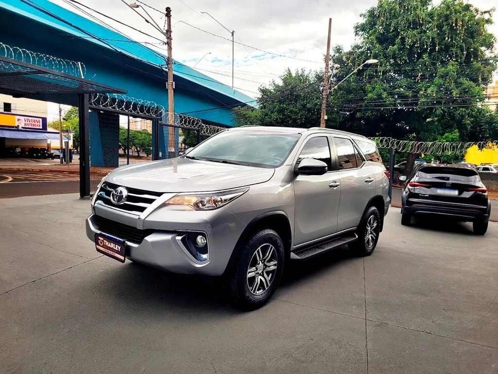 TOYOTA HILUX SW4
