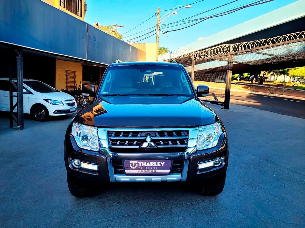 MITSUBISHI PAJERO FULL