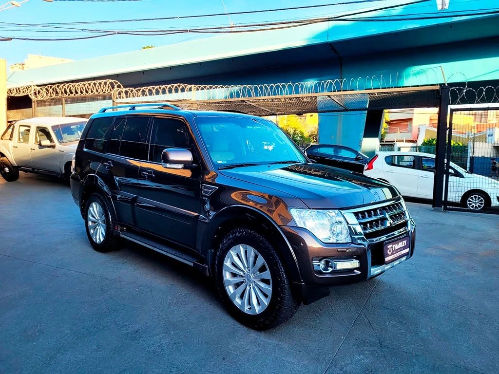 MITSUBISHI PAJERO FULL