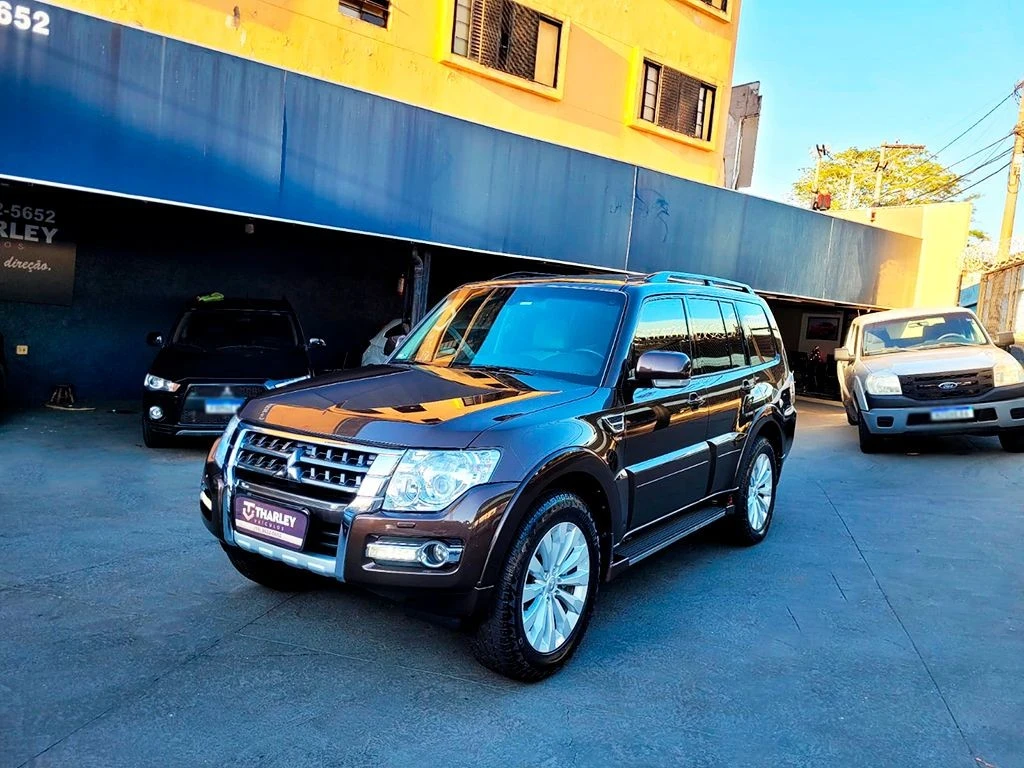 MITSUBISHI PAJERO FULL