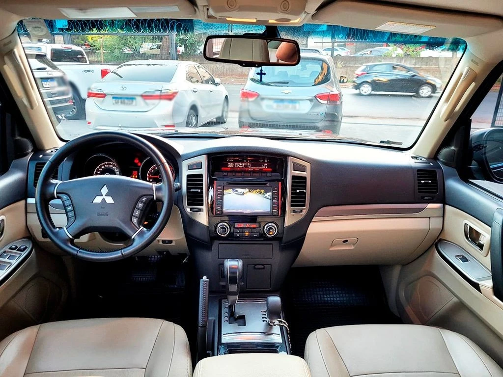 MITSUBISHI PAJERO FULL