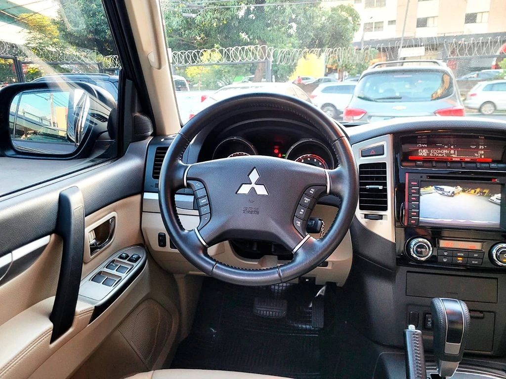 MITSUBISHI PAJERO FULL