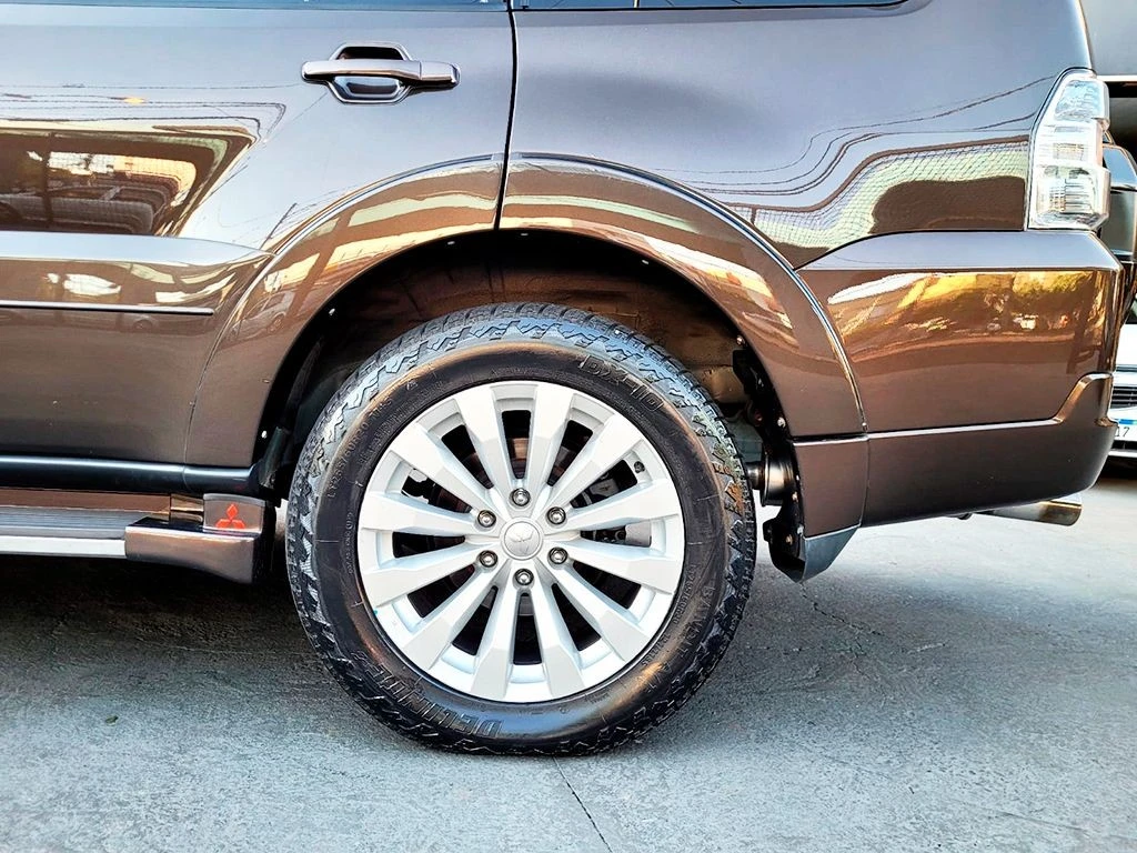 MITSUBISHI PAJERO FULL