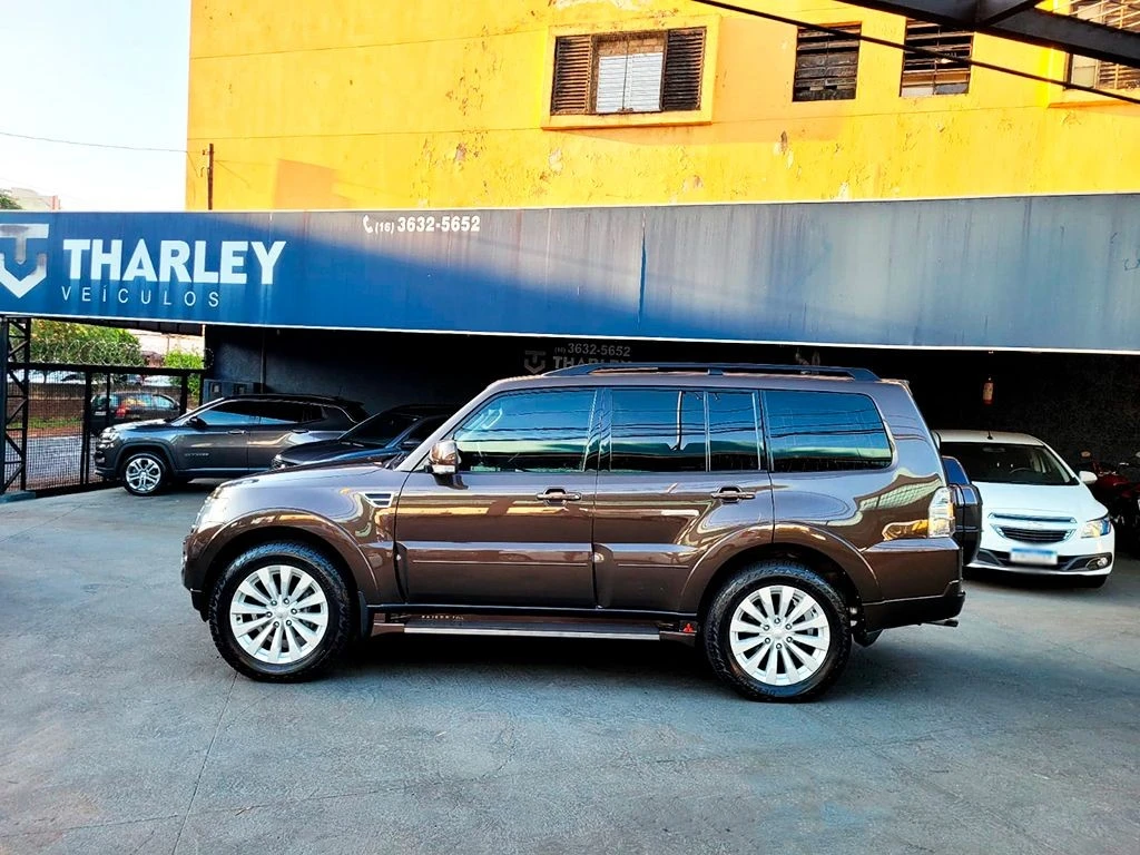 MITSUBISHI PAJERO FULL