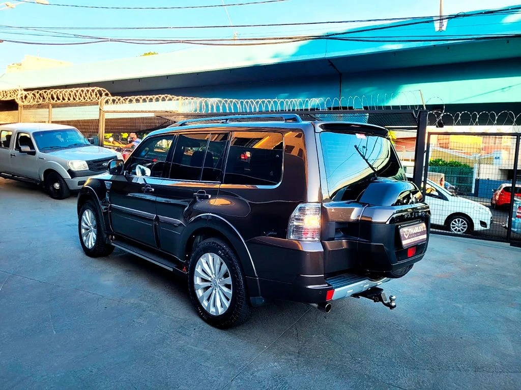 MITSUBISHI PAJERO FULL