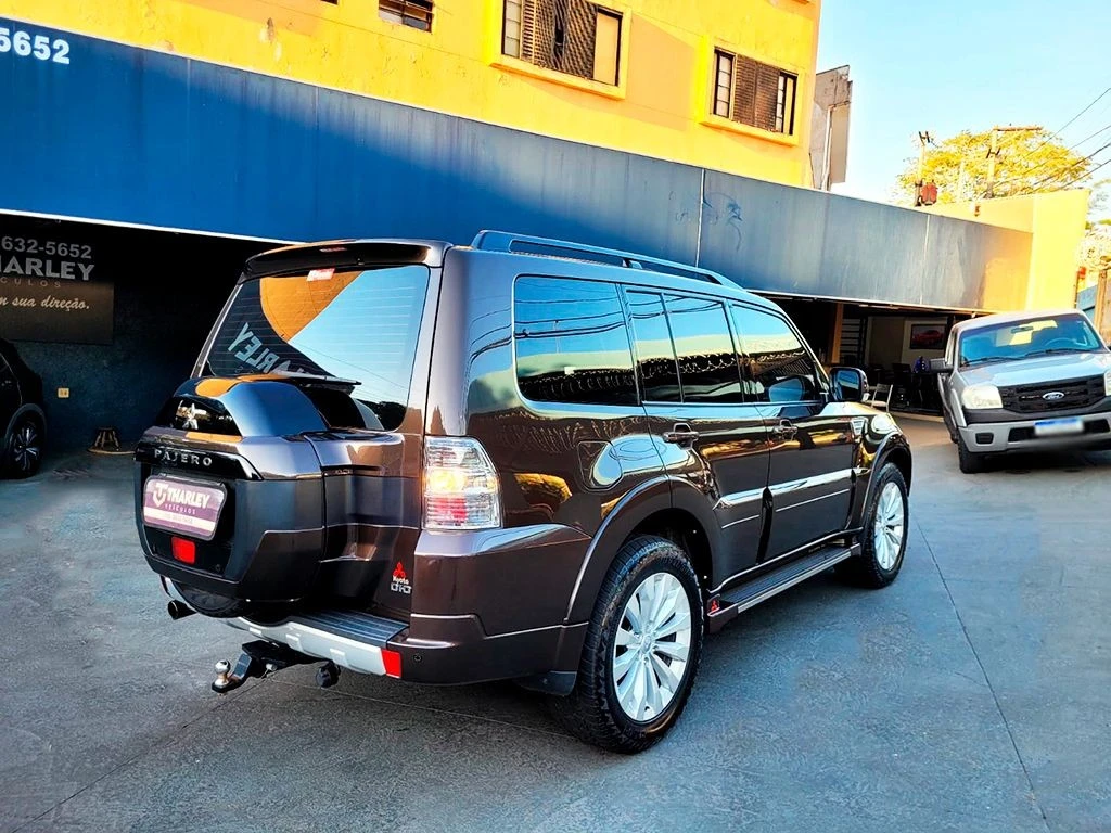 MITSUBISHI PAJERO FULL