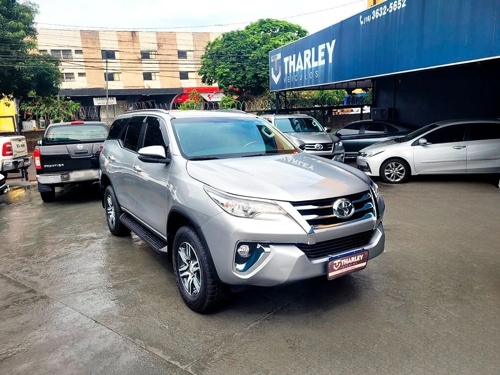 TOYOTA HILUX SW4