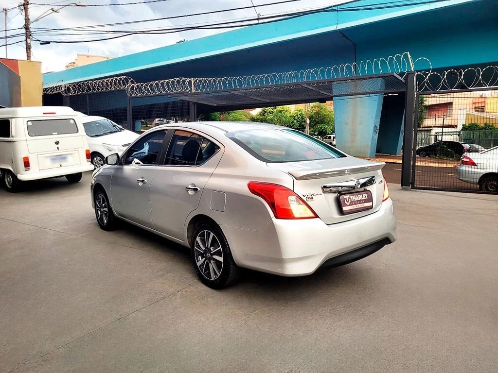 NISSAN VERSA