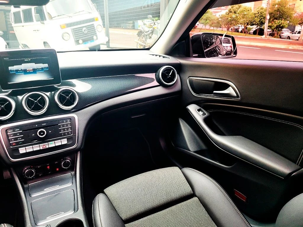 MERCEDES-BENZ CLA 180