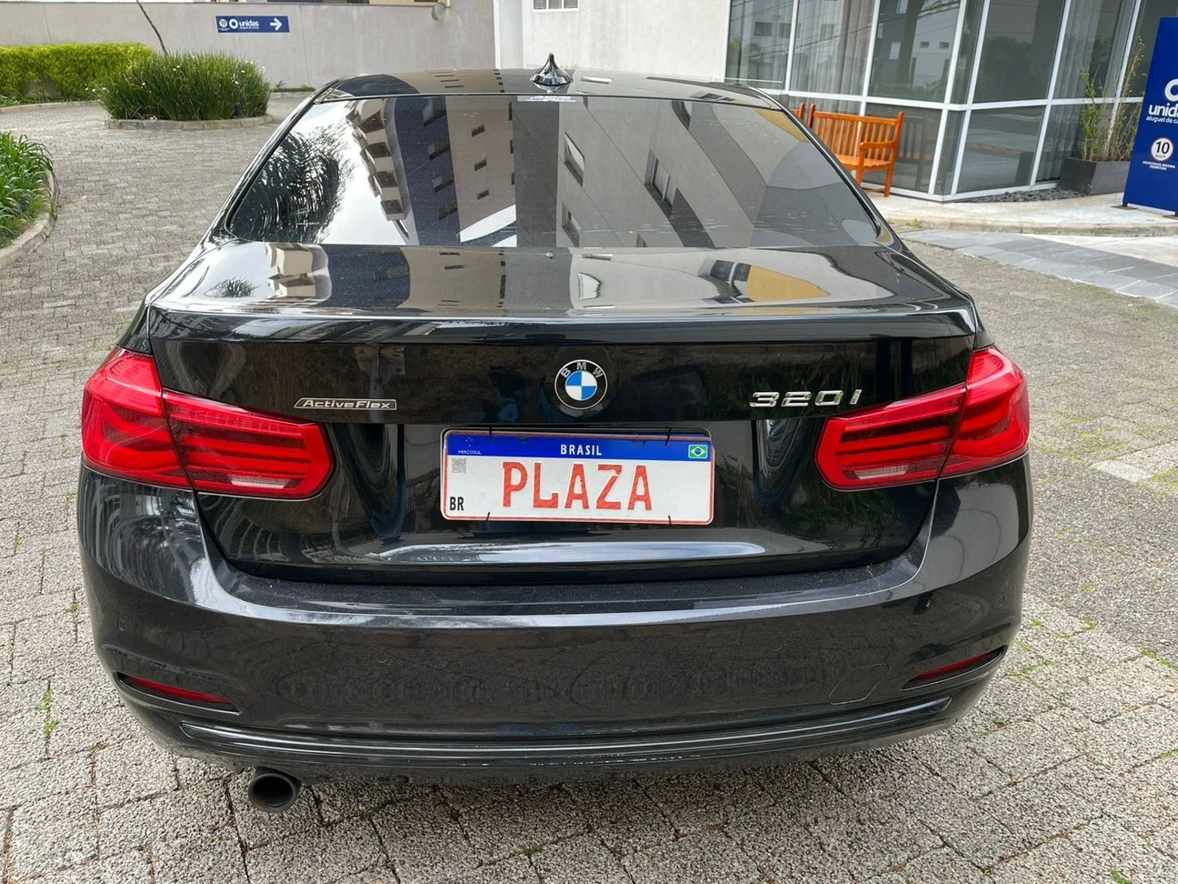 BMW 320I