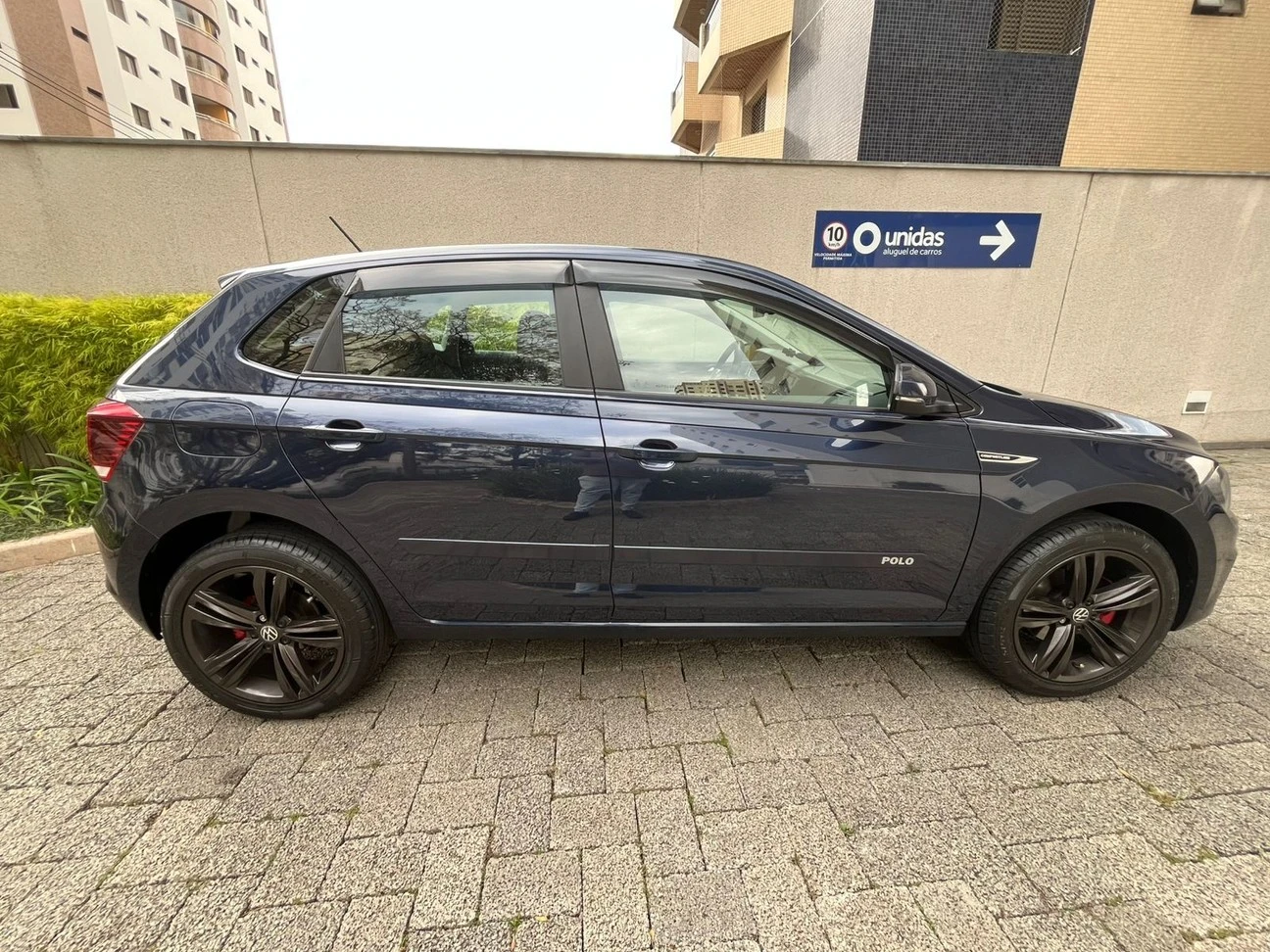 VOLKSWAGEN POLO