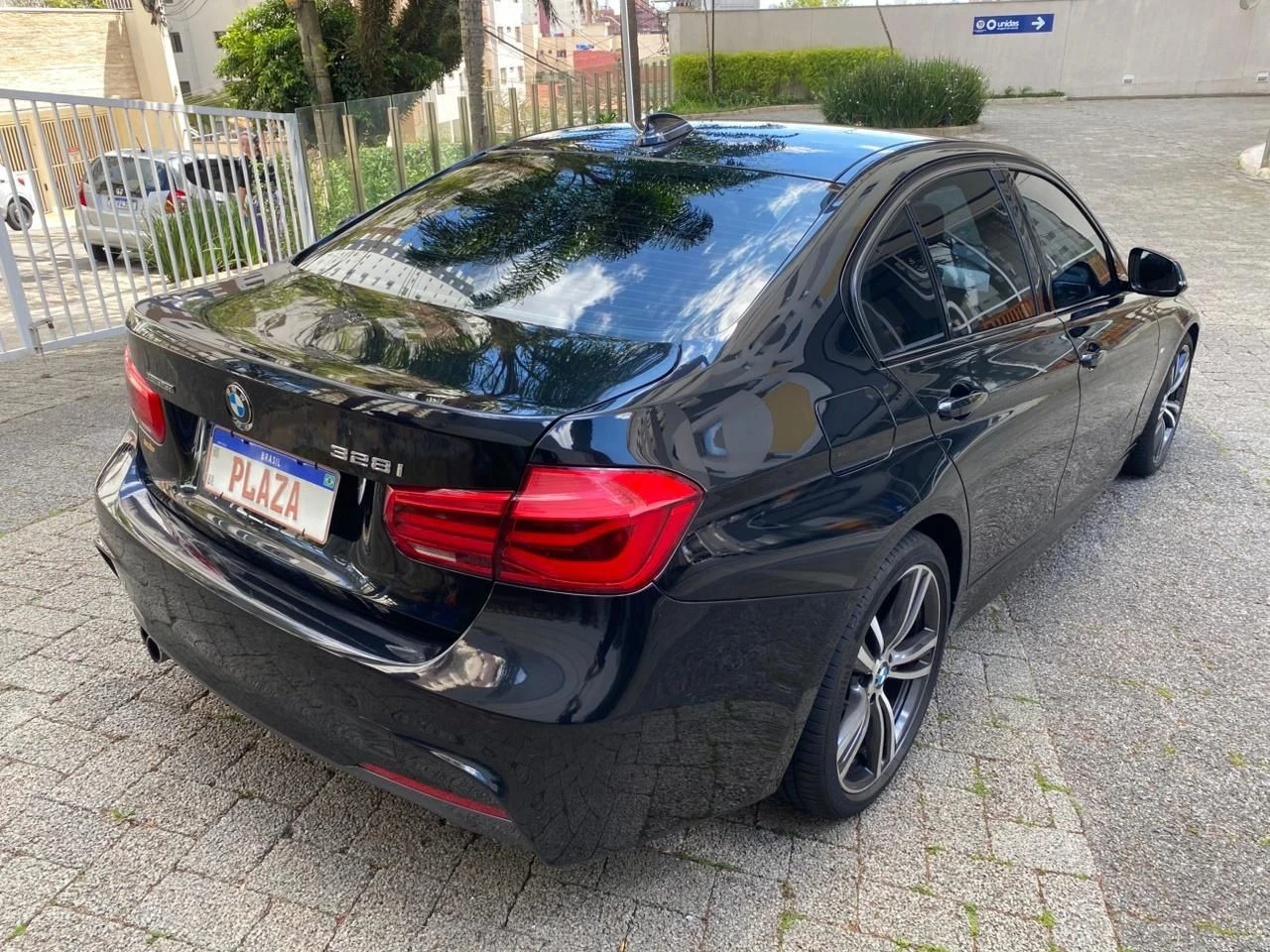 BMW 328I