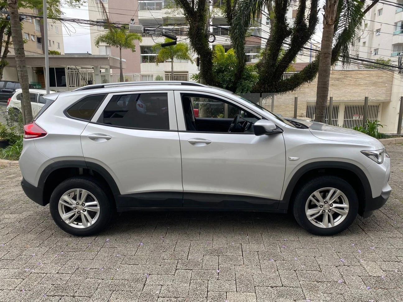 CHEVROLET TRACKER