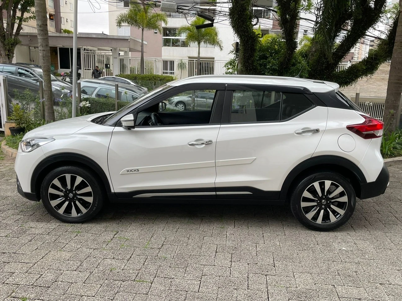 NISSAN KICKS