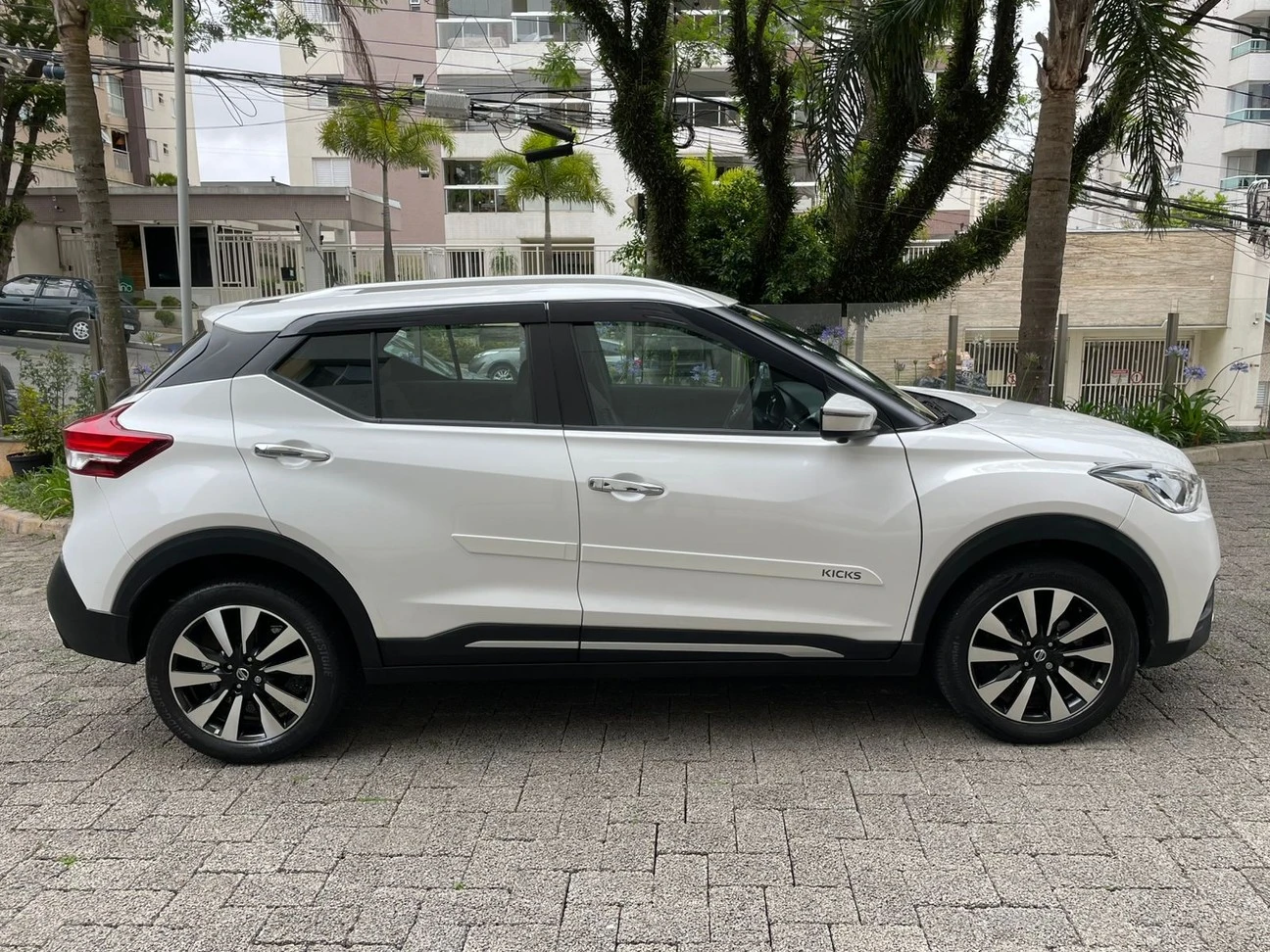 NISSAN KICKS