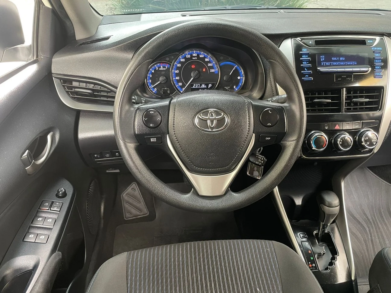 TOYOTA YARIS
