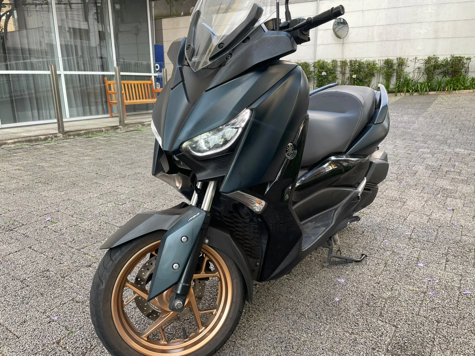XMAX 250 CONNECTED ABS