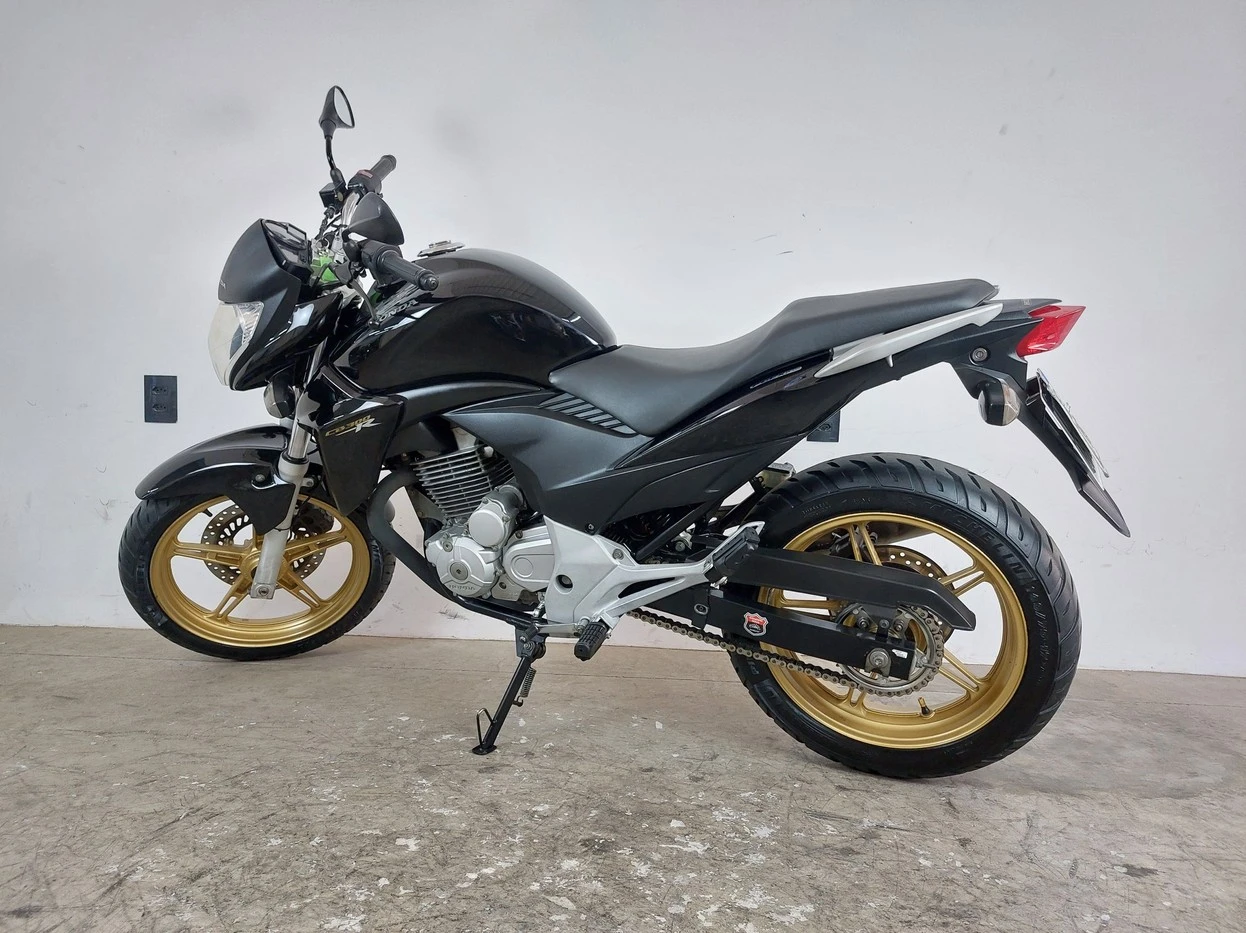 HONDA CB 300R