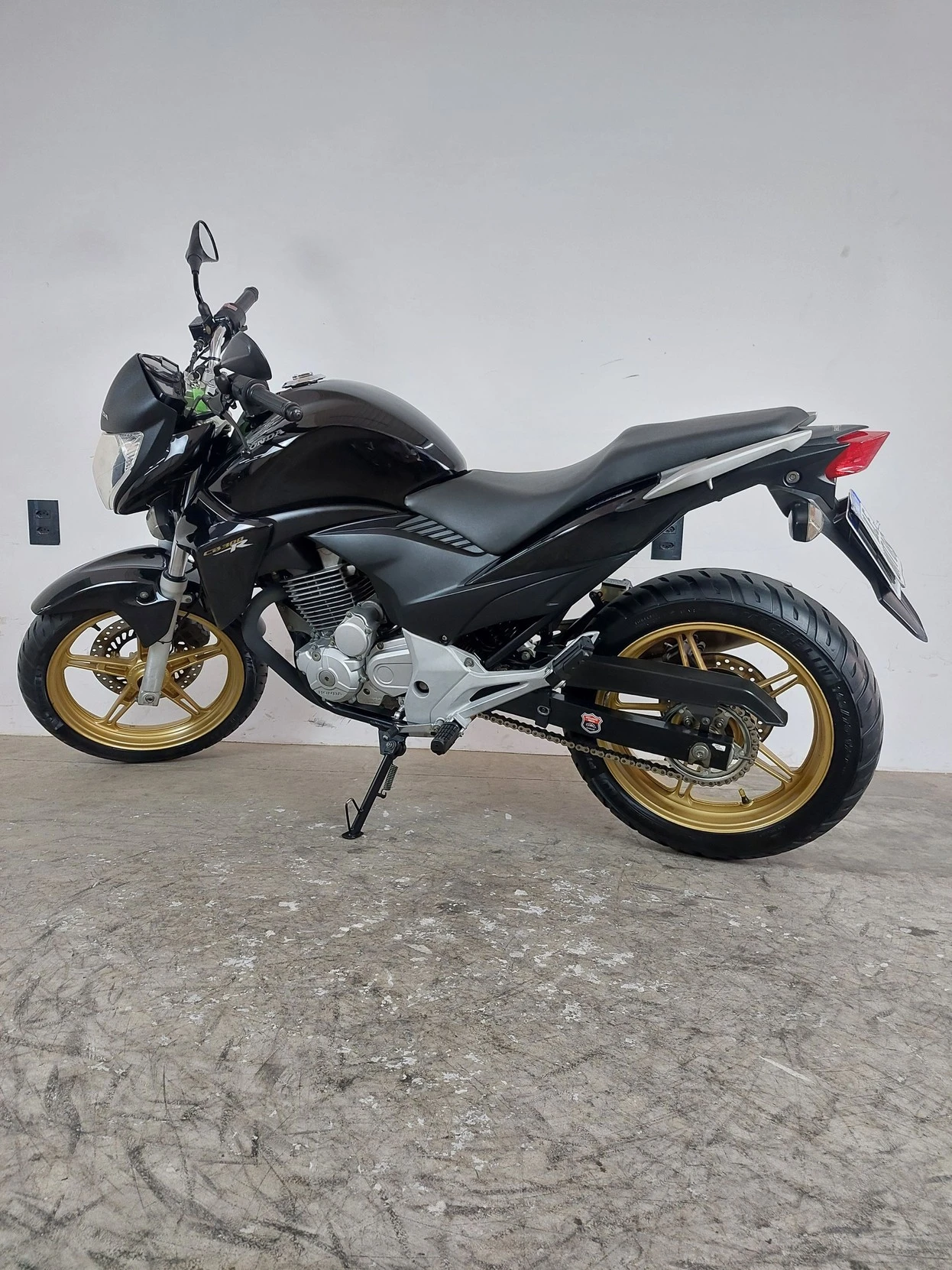 HONDA CB 300R