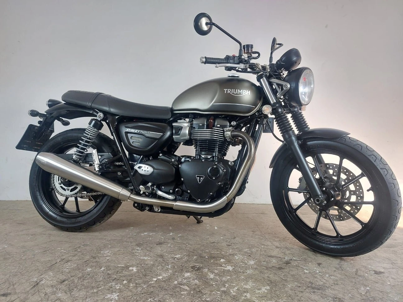 TRIUMPH STREET TWIN