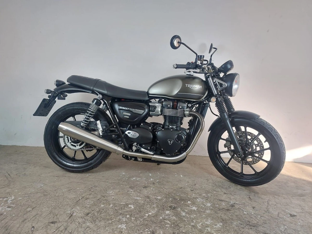 TRIUMPH STREET TWIN