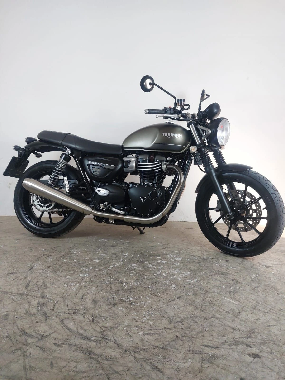 TRIUMPH STREET TWIN
