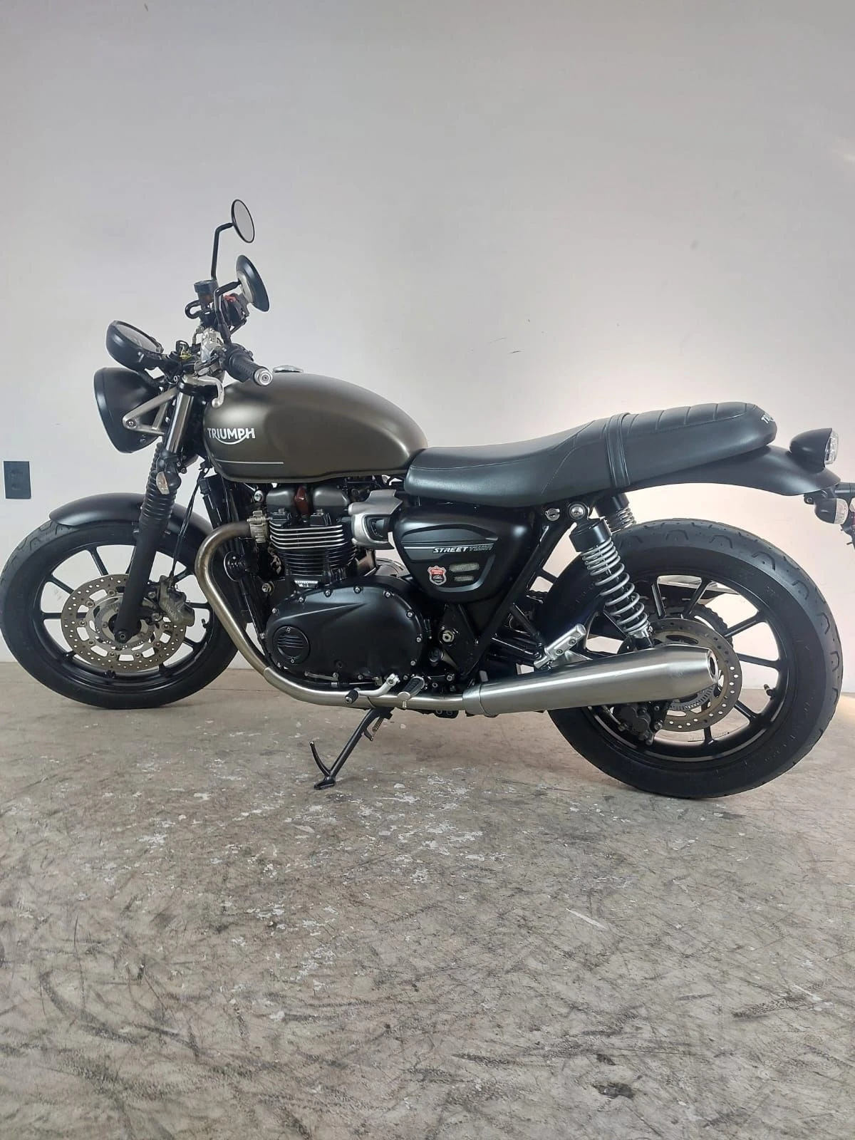 TRIUMPH STREET TWIN