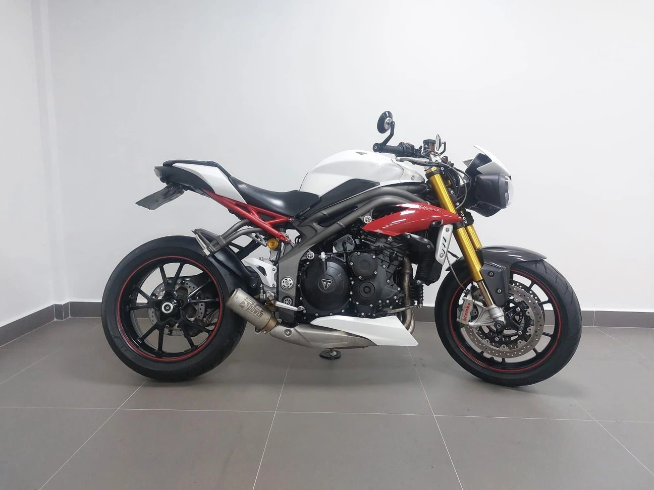 TRIUMPH SPEED TRIPLE R