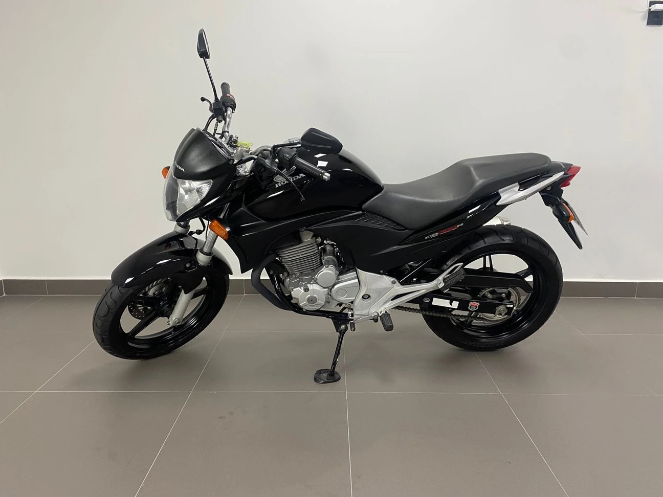 HONDA CB 300R