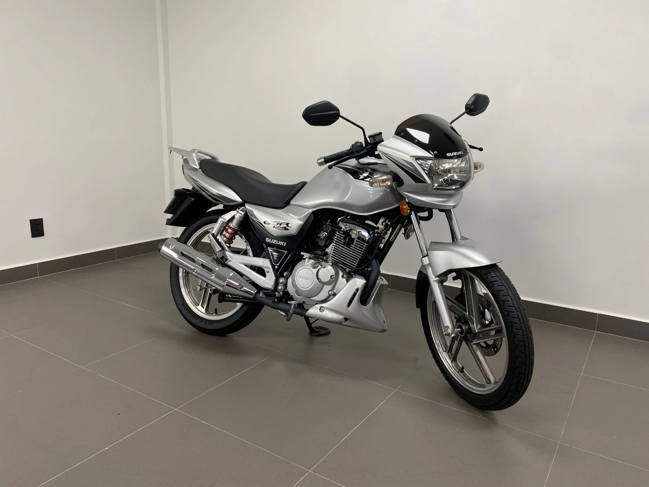 SUZUKI GSR 125 S