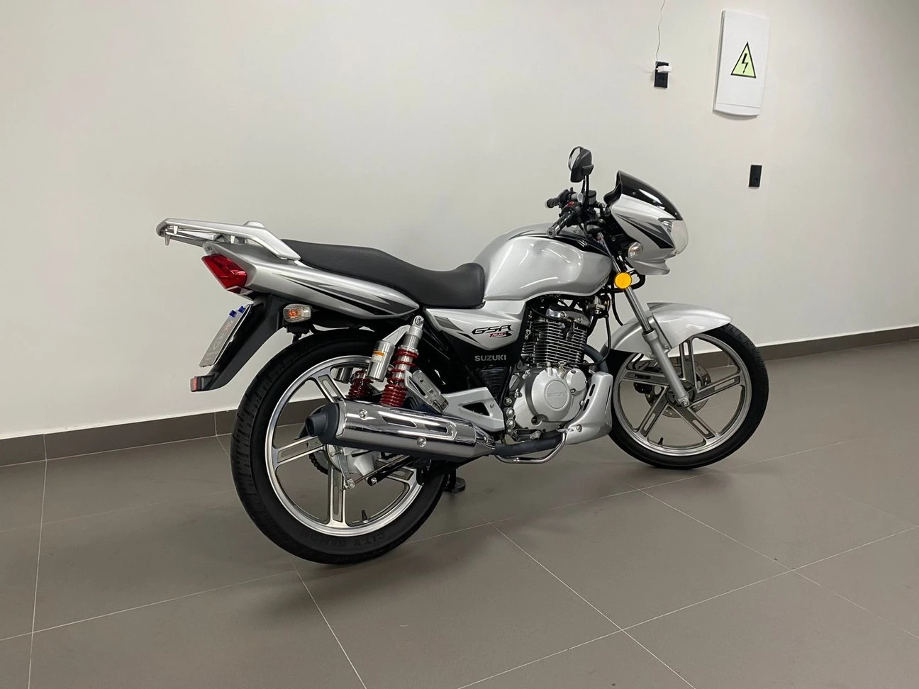 SUZUKI GSR 125 S