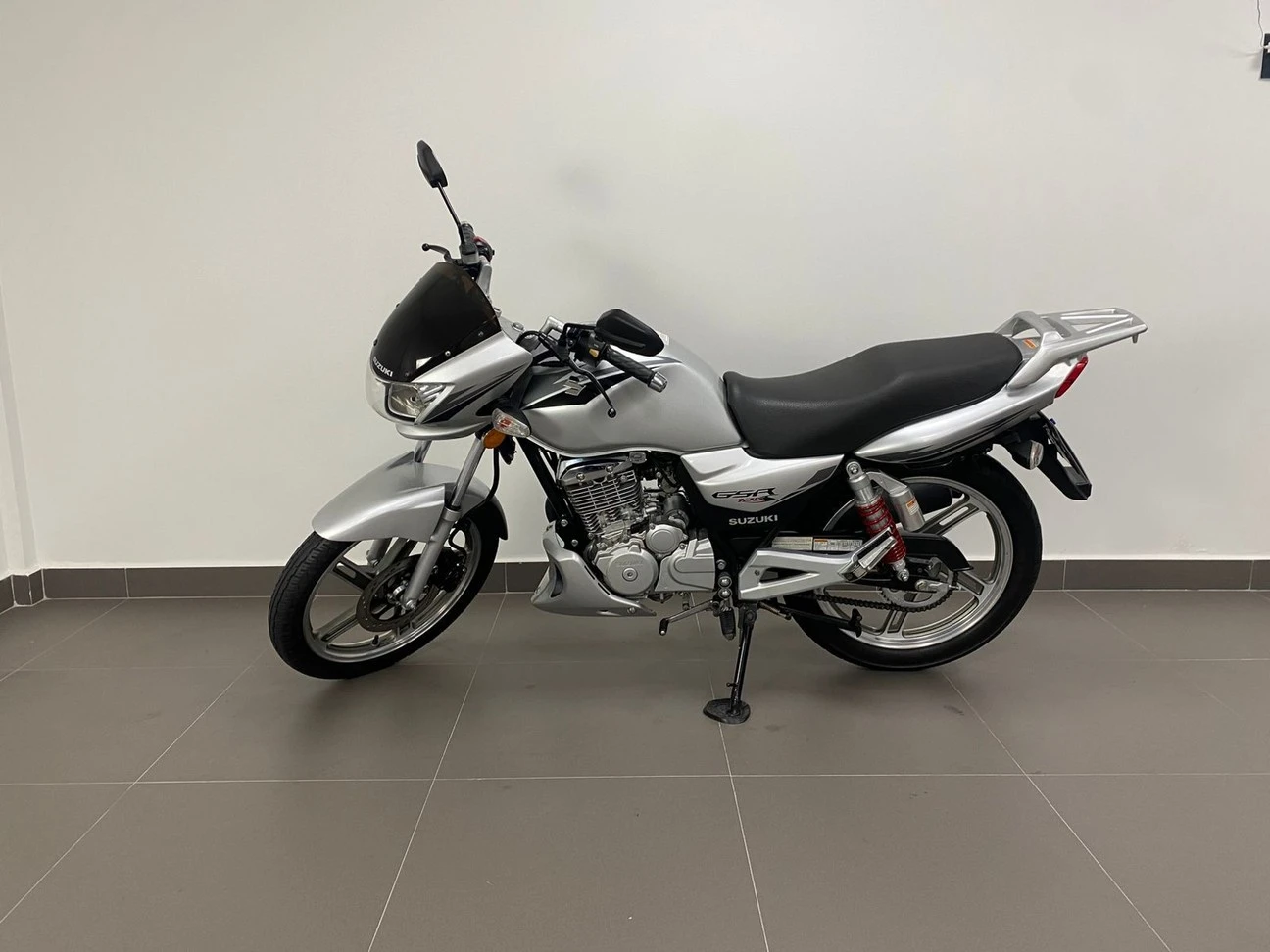 SUZUKI GSR 125 S